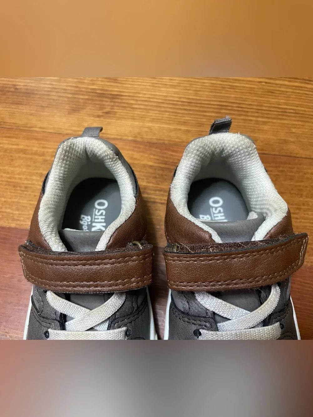 OshKosh B'gosh Brown & Gray Kids Sneakers with Hook-and-Loop Strap Size 6